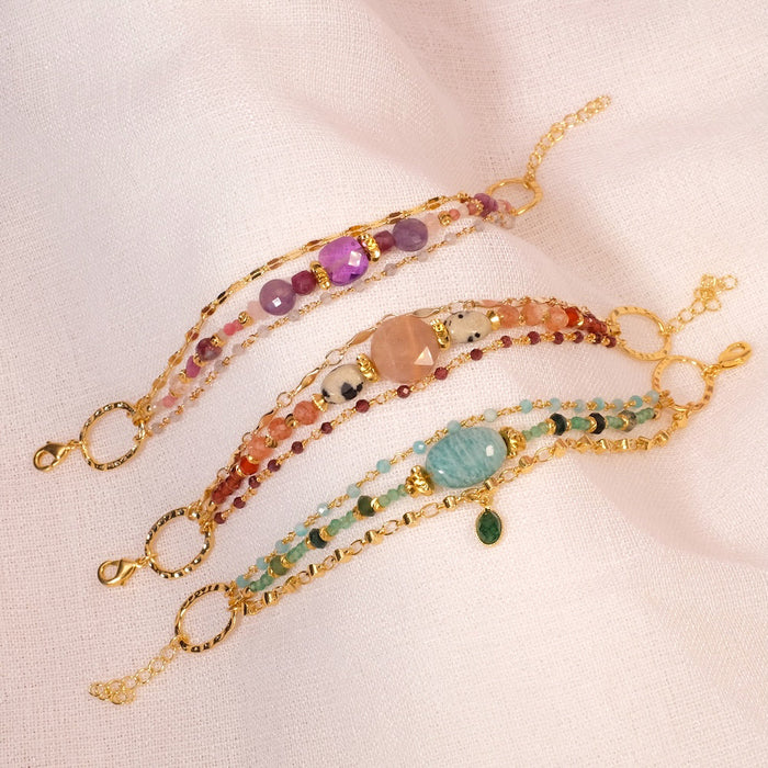 Bracelet multi-rangs — Pierres naturelles et chaînes dorées