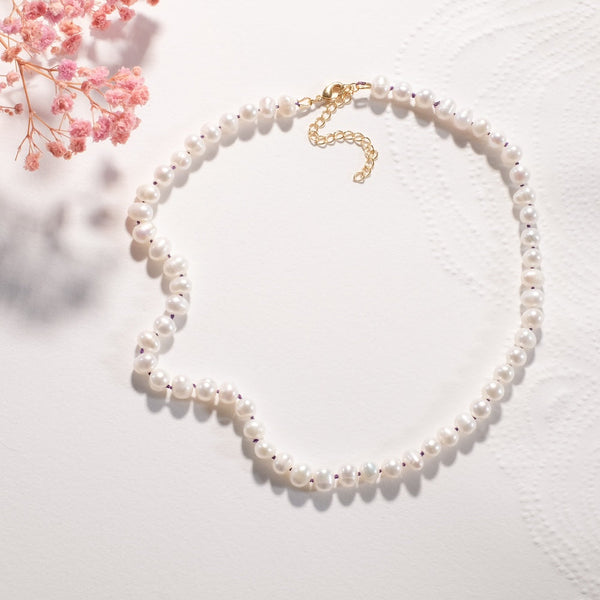 Tuto collier avec nœuds entre les perles sur fil de soie