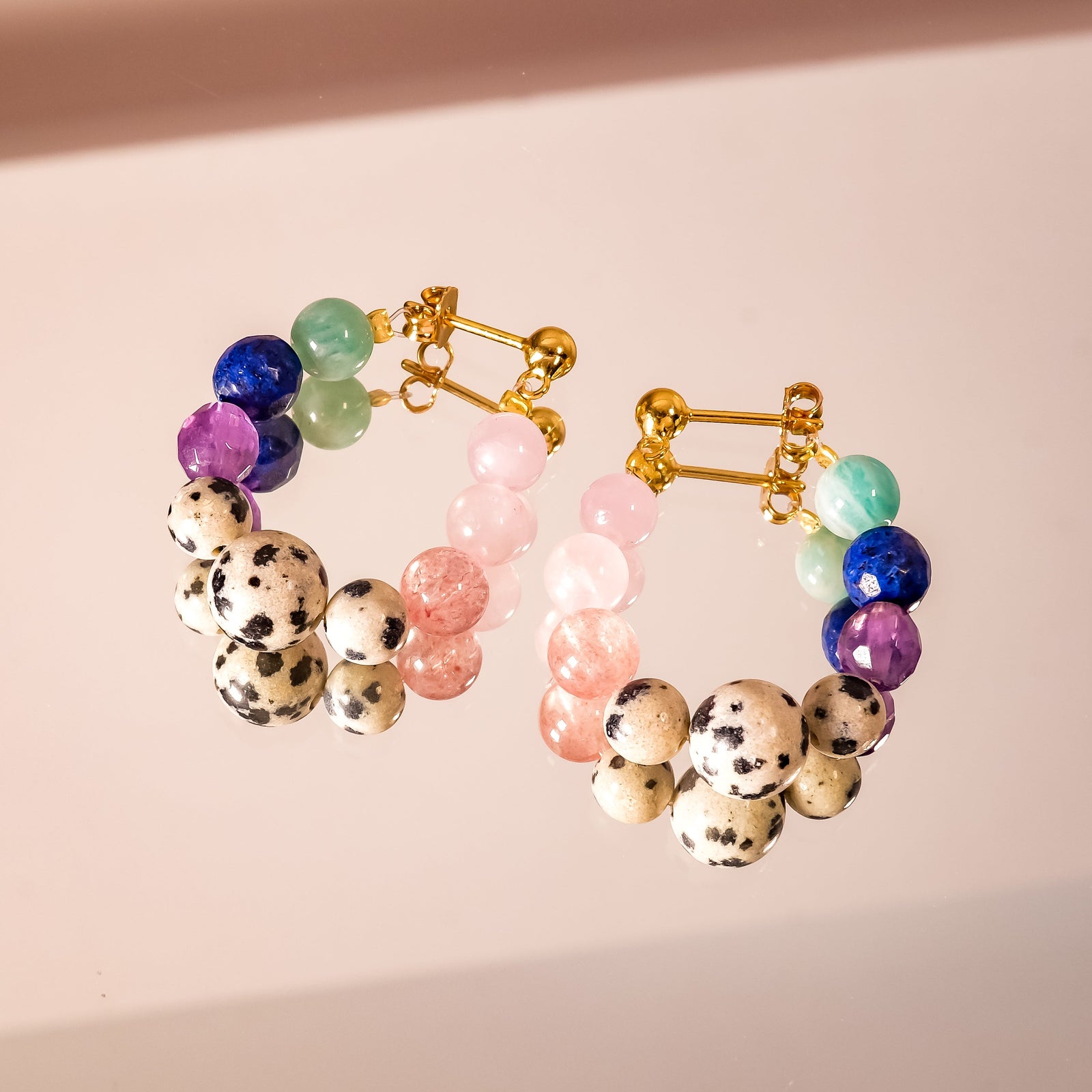 Boucles d'oreilles créoles de perles naturelles