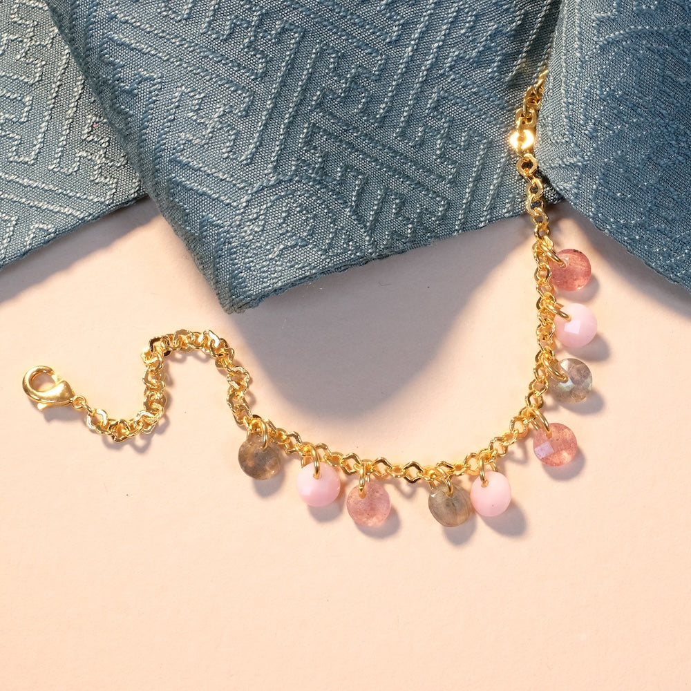 Charms de Gemmes — bracelet facile avec chaîne dorée