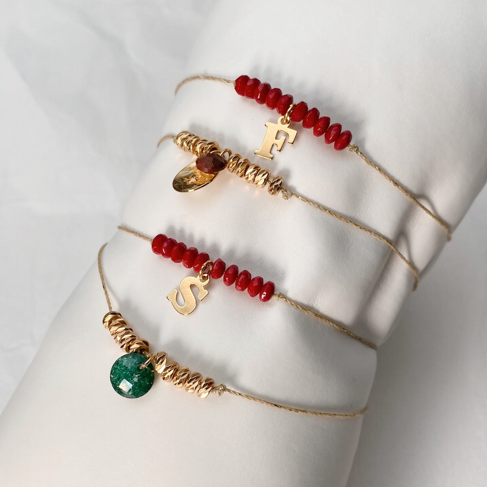 Exemple de création : Ronds de serviettes et Bracelets cadeaux pour les invités – tuto Perles Corner