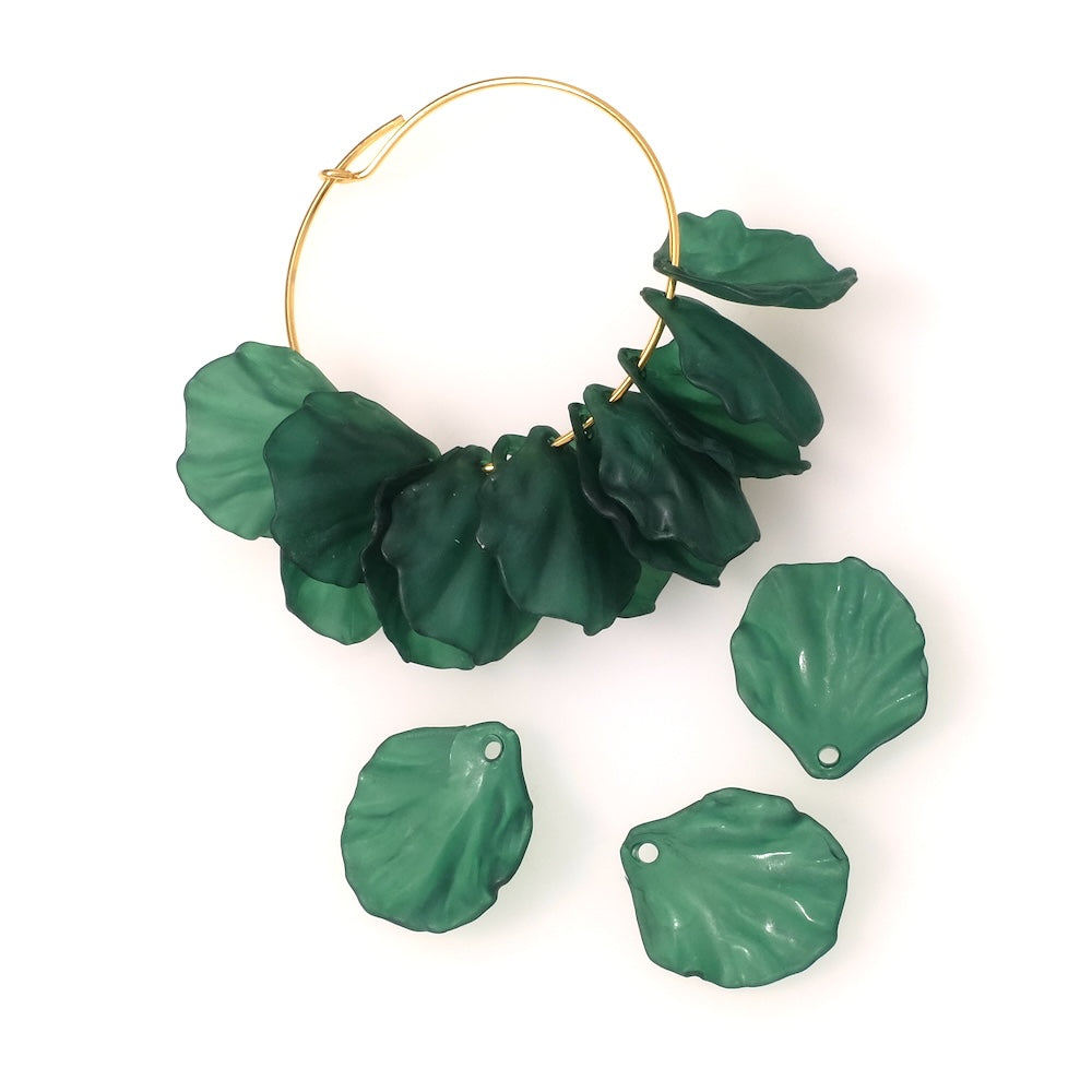 10 Pendentifs pétales de fleurs 19mm en acrylique vert mat