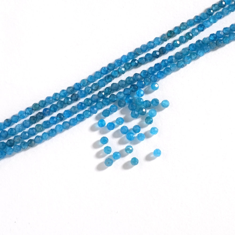 10 perles rondes facettées 4 mm — apatite bleue