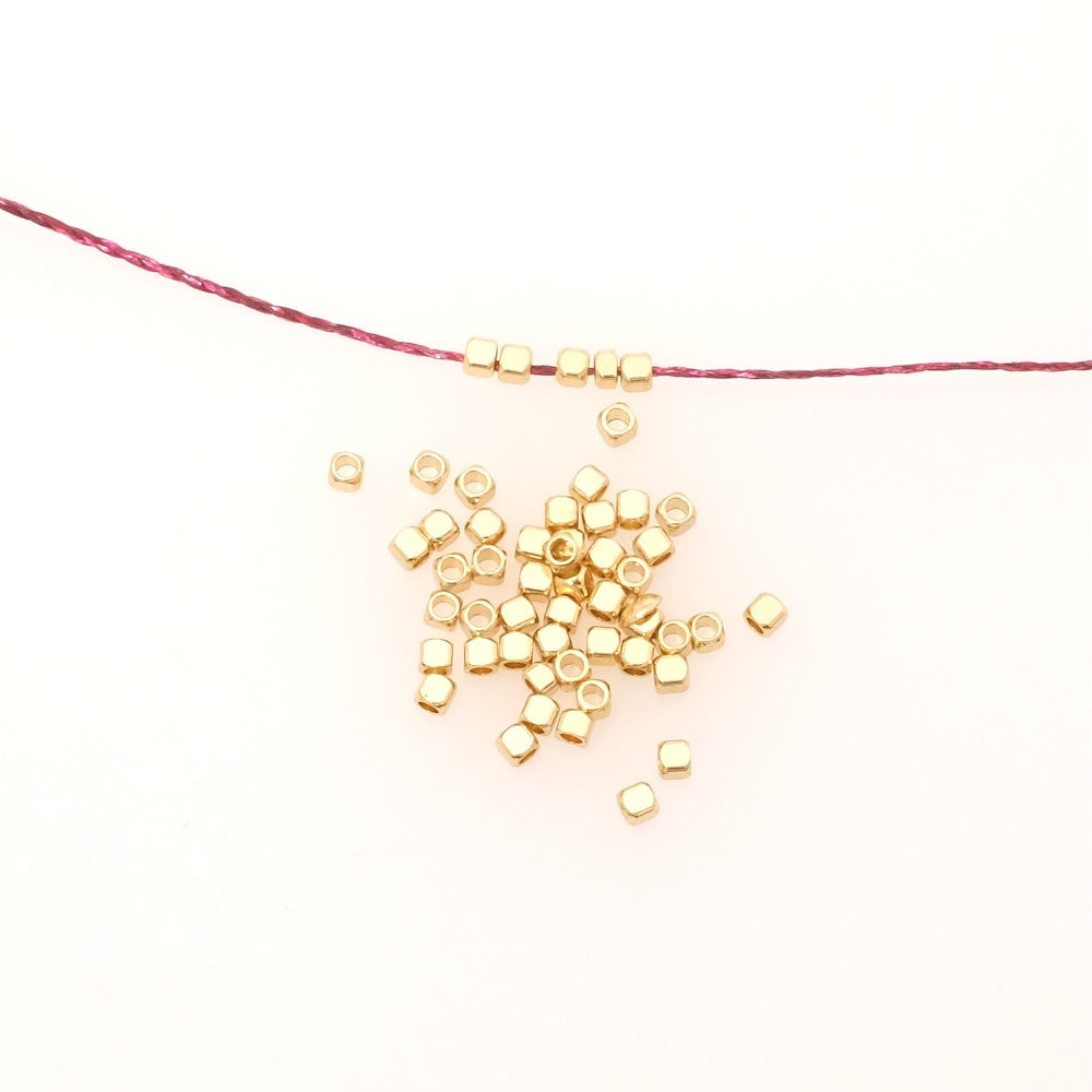 15 perles cube 2mm en acier inoxydable 201 Doré 18K