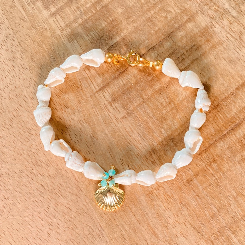 Exemple de création : Bracelet de l'été en coquillage et perles d'Amazonite – tuto Perles Corner
