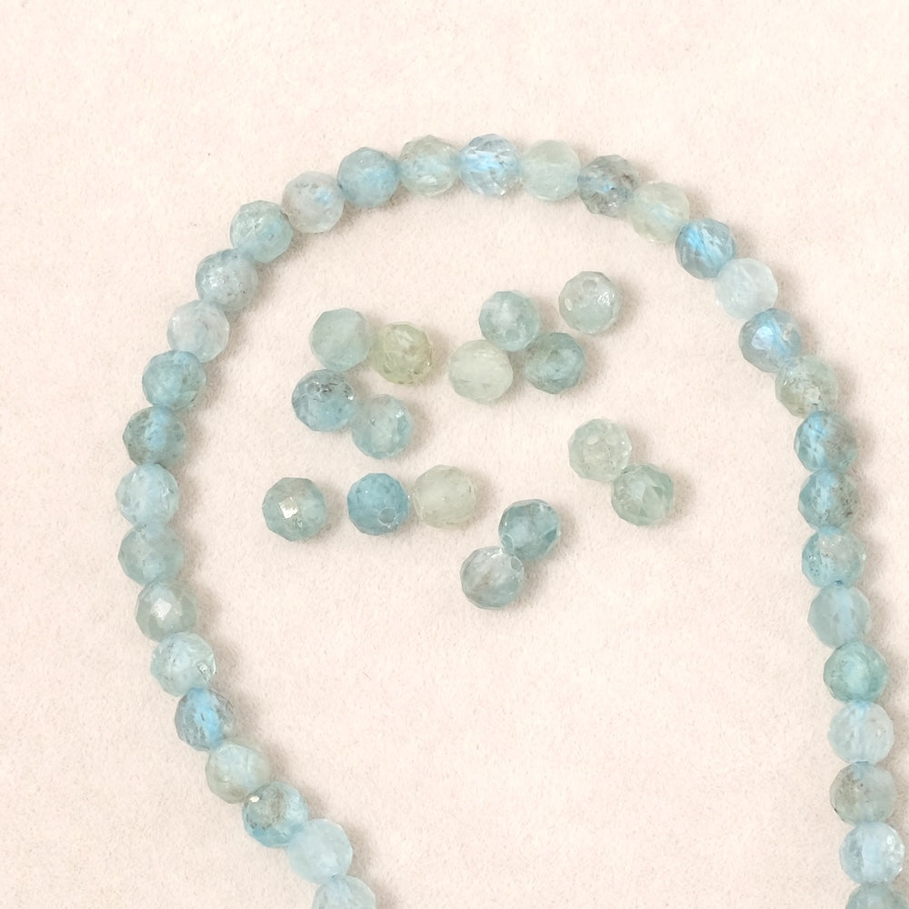 20 perles naturelles rondes facettées 4mm en Apatite