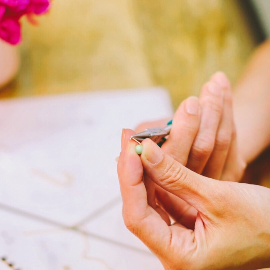 Créez votre propre bijou en fil de laiton : la technique expliquée - Perles  Corner