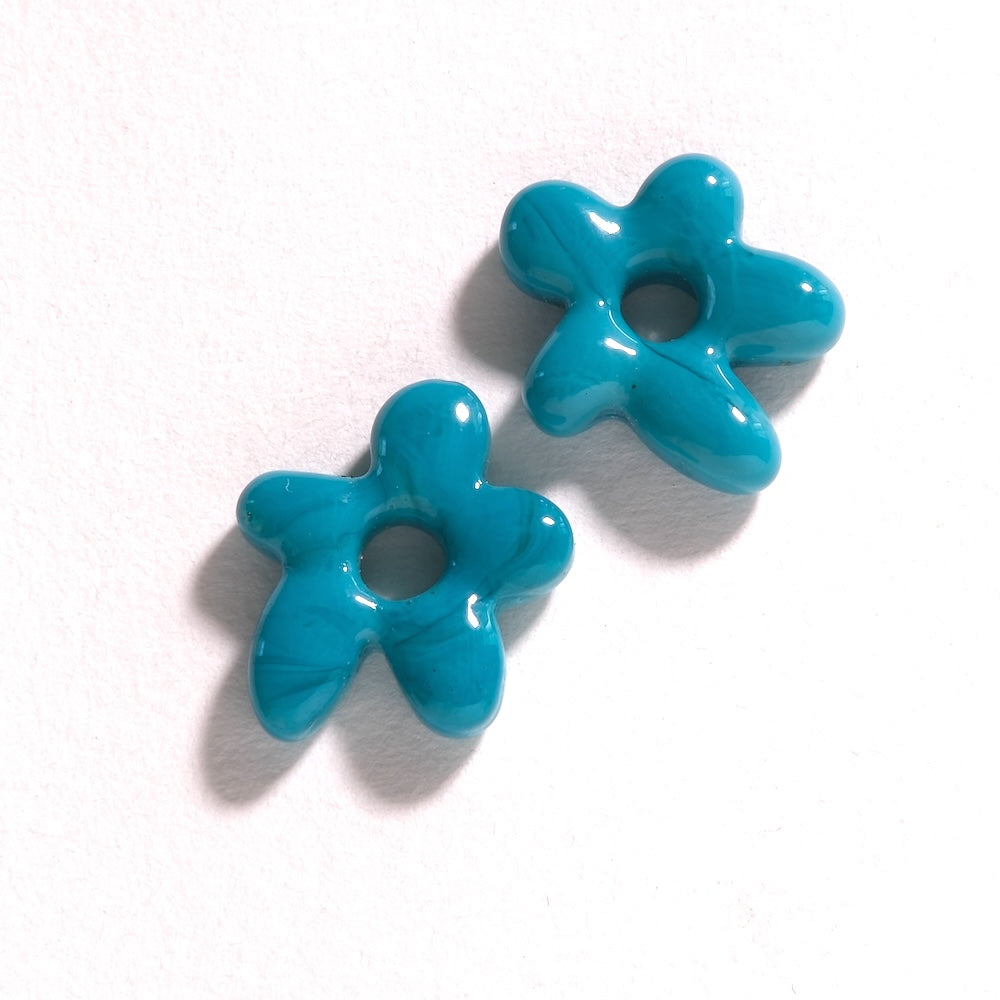 2 Pendentifs fleur asymétrique — verre bleu persan