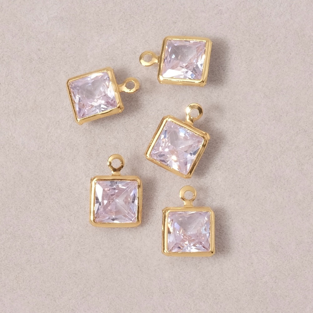 2 Pendentifs sertis carré en Oxyde de Zirconium en laiton Doré à l'or fin 24K Premium