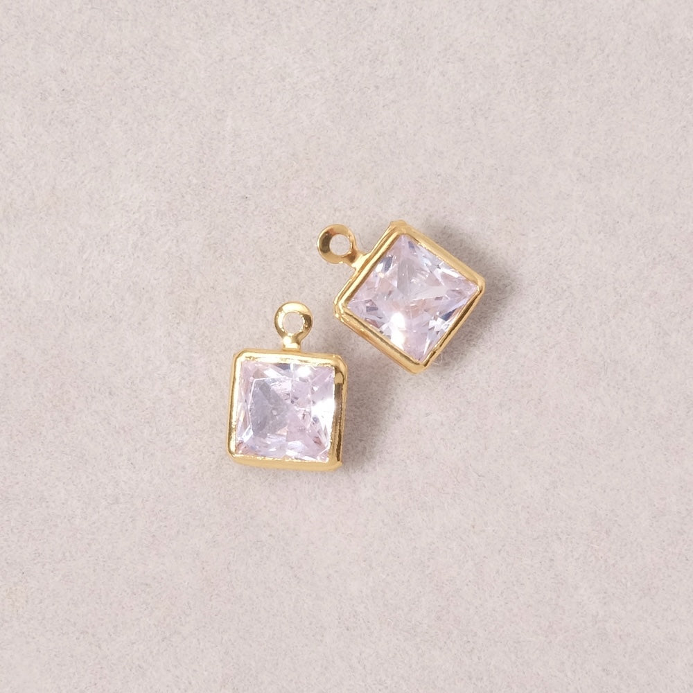 2 Pendentifs sertis carré en Oxyde de Zirconium en laiton Doré à l'or fin 24K Premium