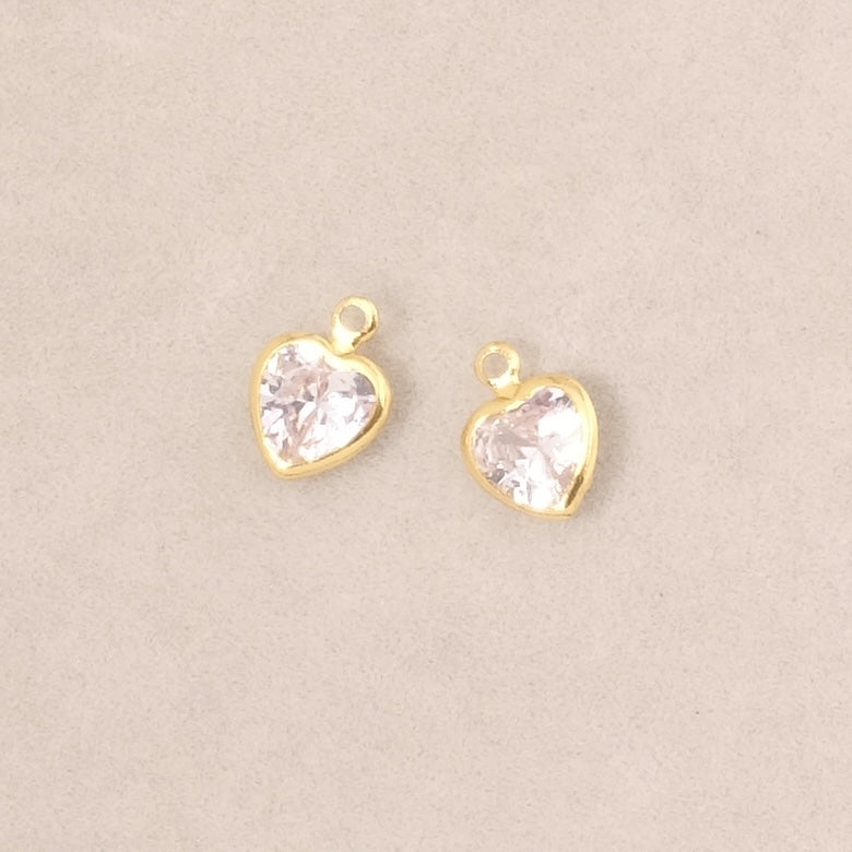 2 Pendentifs sertis coeur en Oxyde de Zirconium en laiton Doré à l&#39;or fin 24K Premium