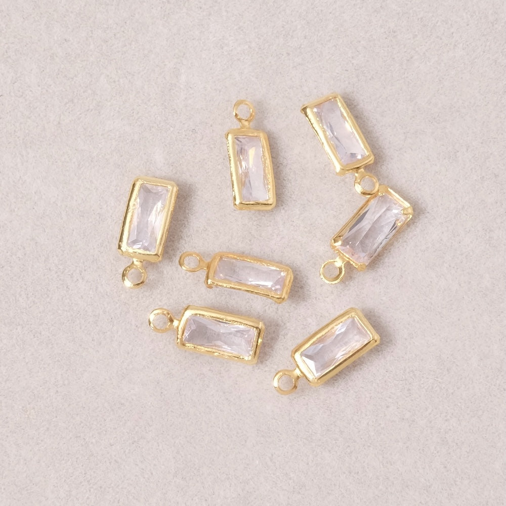 2 Pendentifs sertis rectangle en Oxyde de Zirconium en laiton Doré à l'or fin 24K Premium