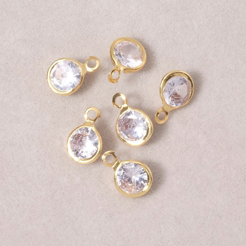 2 Pendentifs sertis rond en Oxyde de Zirconium en laiton Doré à l'or fin 24K Premium