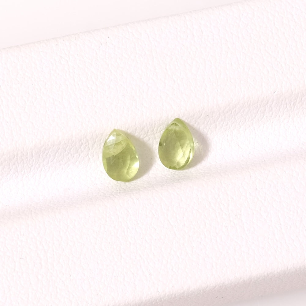 2 Perles goutte poire facettée 4 x 6mm en pierre naturelle Péridot