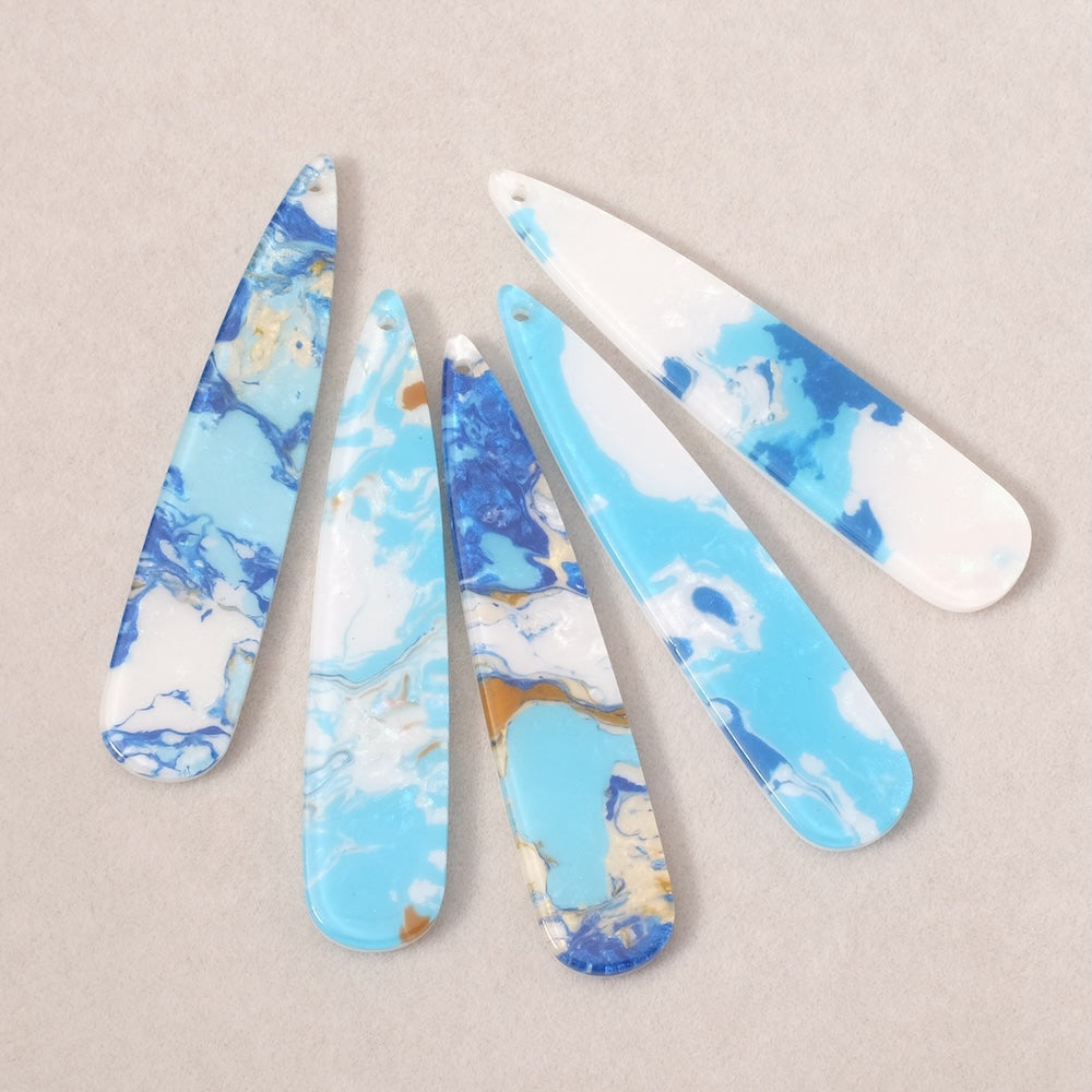2 pendentifs gouttes en acétate Bleu ocre turquoise blanc irisé