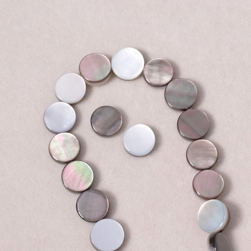 2 perles palet rond 8mm en Nacre noire très belle qualité