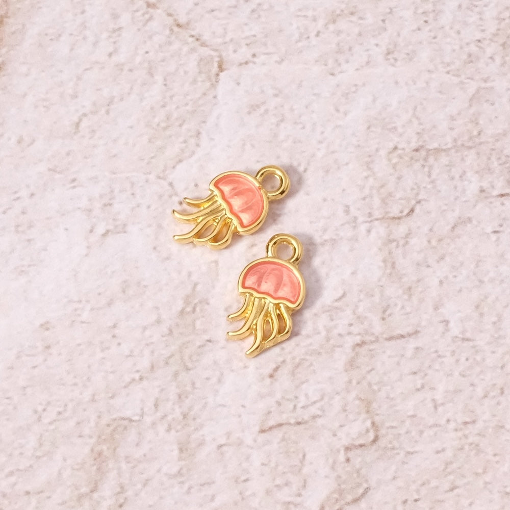 2 petits Pendentifs Méduse émaillé en Zamak doré Or 24K