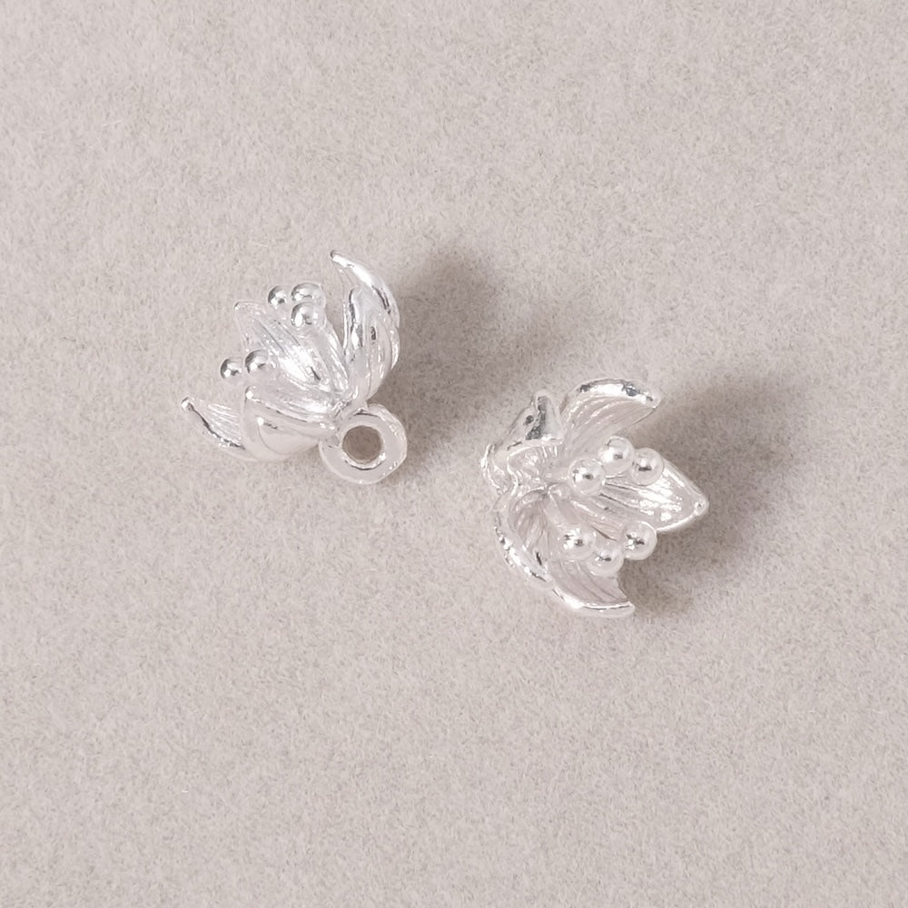 2 petits pendentifs Fleurs en laiton Argenté 925 Premium