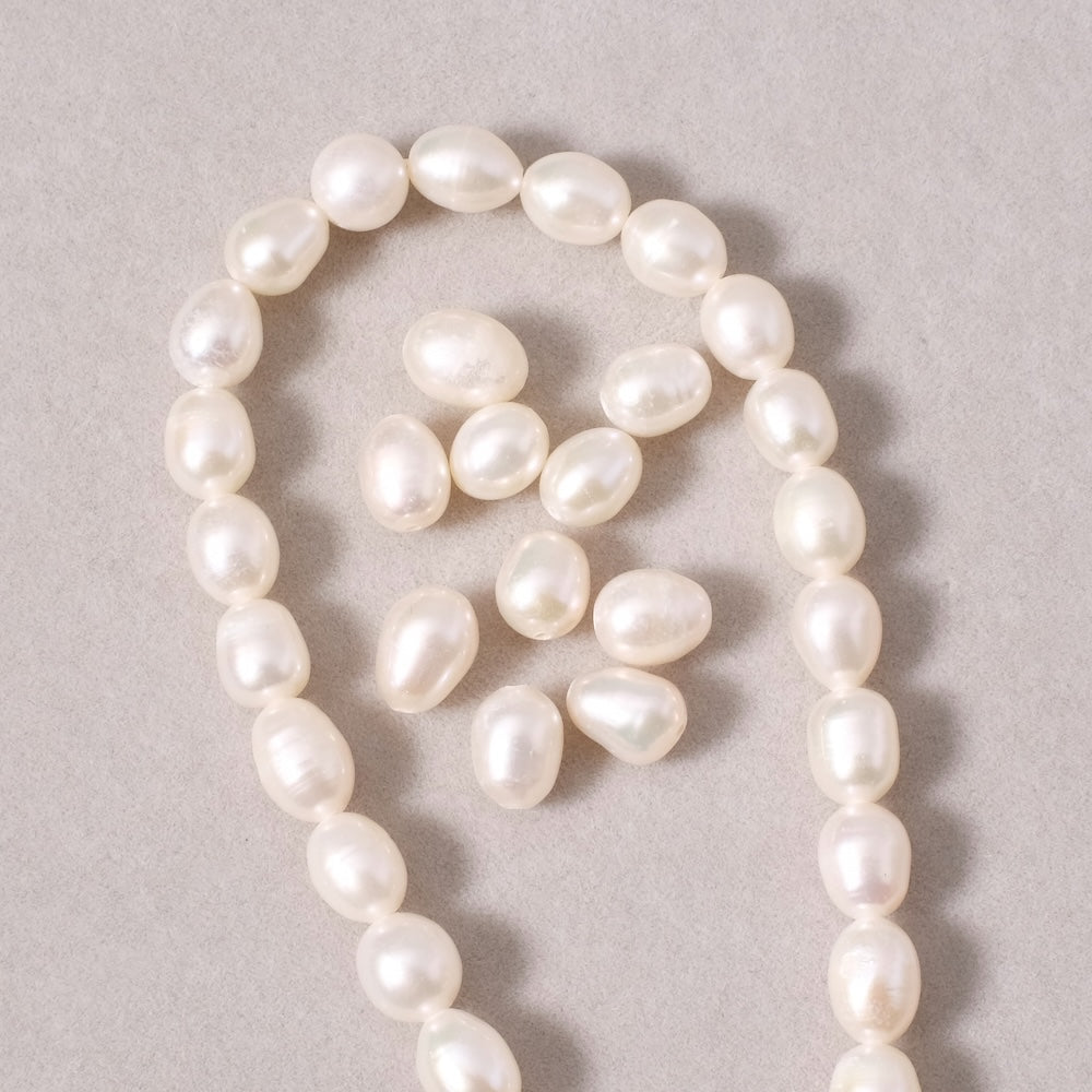 4 perles ovales irrégulières 5,5x8mm en Nacre naturelle blanche