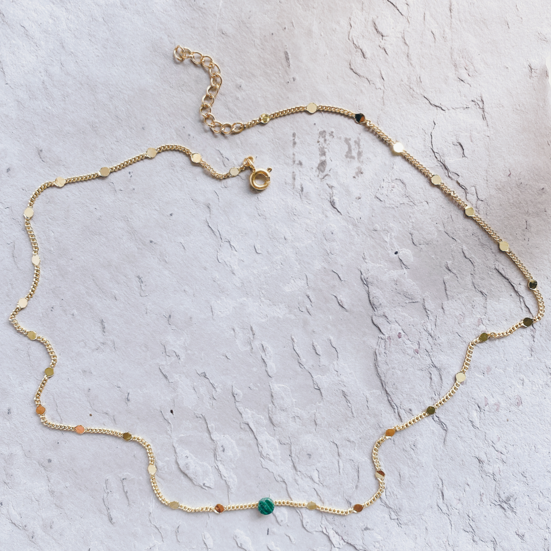 Deux cabochons plats de 4mm en aventurine verte naturelle.
