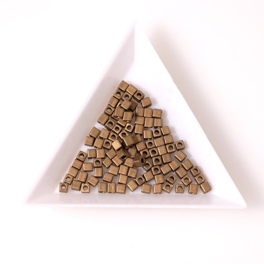 5 grammes de perles Miyuki Cubes 3mm SB2006 Matted metallic dark bronze