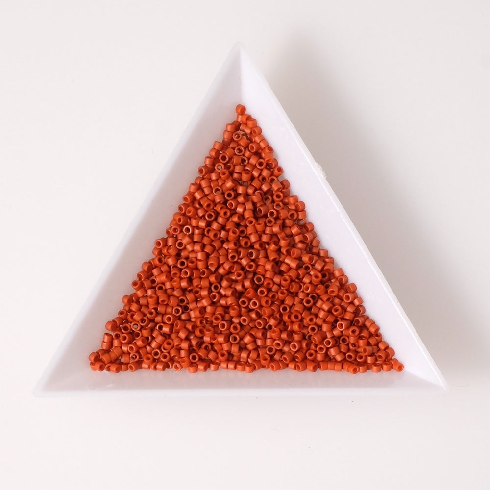 5 grammes de perles Miyuki Délica 11/0 Matte Op Glazed Sienna DB2288