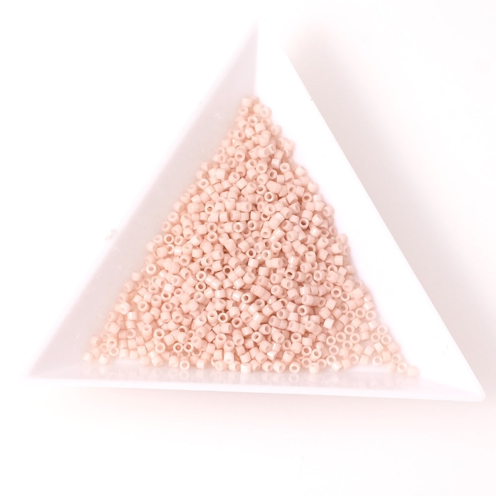 5 grammes de perles Miyuki Délica 11/0 Opaque Pink Champagne DB1495
