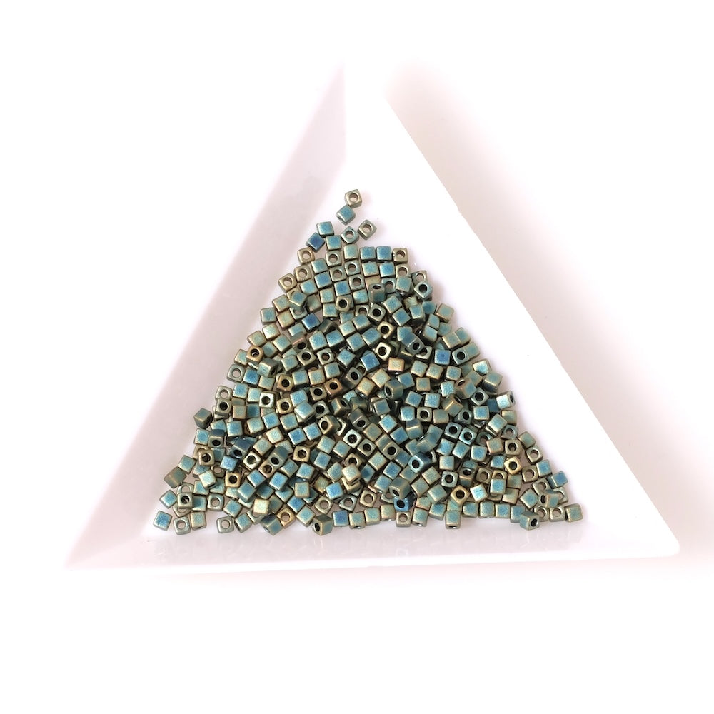 5 grammes de perles Miyuki Square Beads 1,8mm SB2008 Matted Metallic Green iris