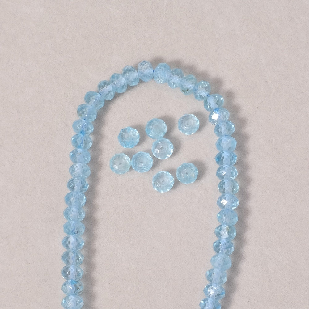Fil de perles naturelles 4x6mm facettées en Topaze bleu ciel