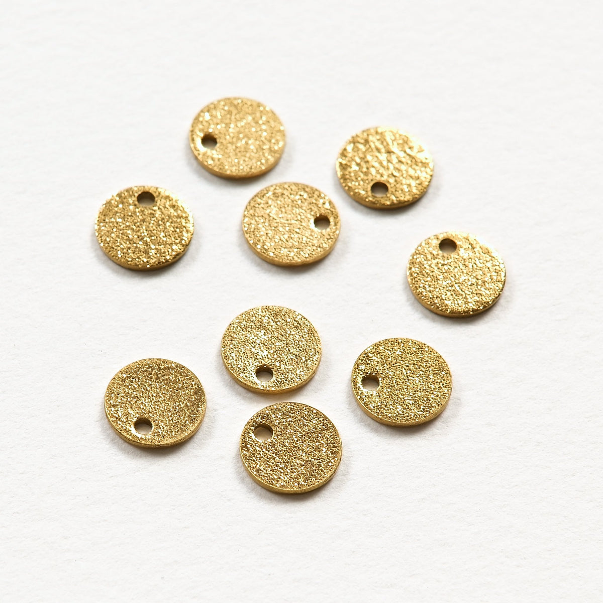 Pendentifs ronds 8 mm texture scintillante en acier inoxydable doré