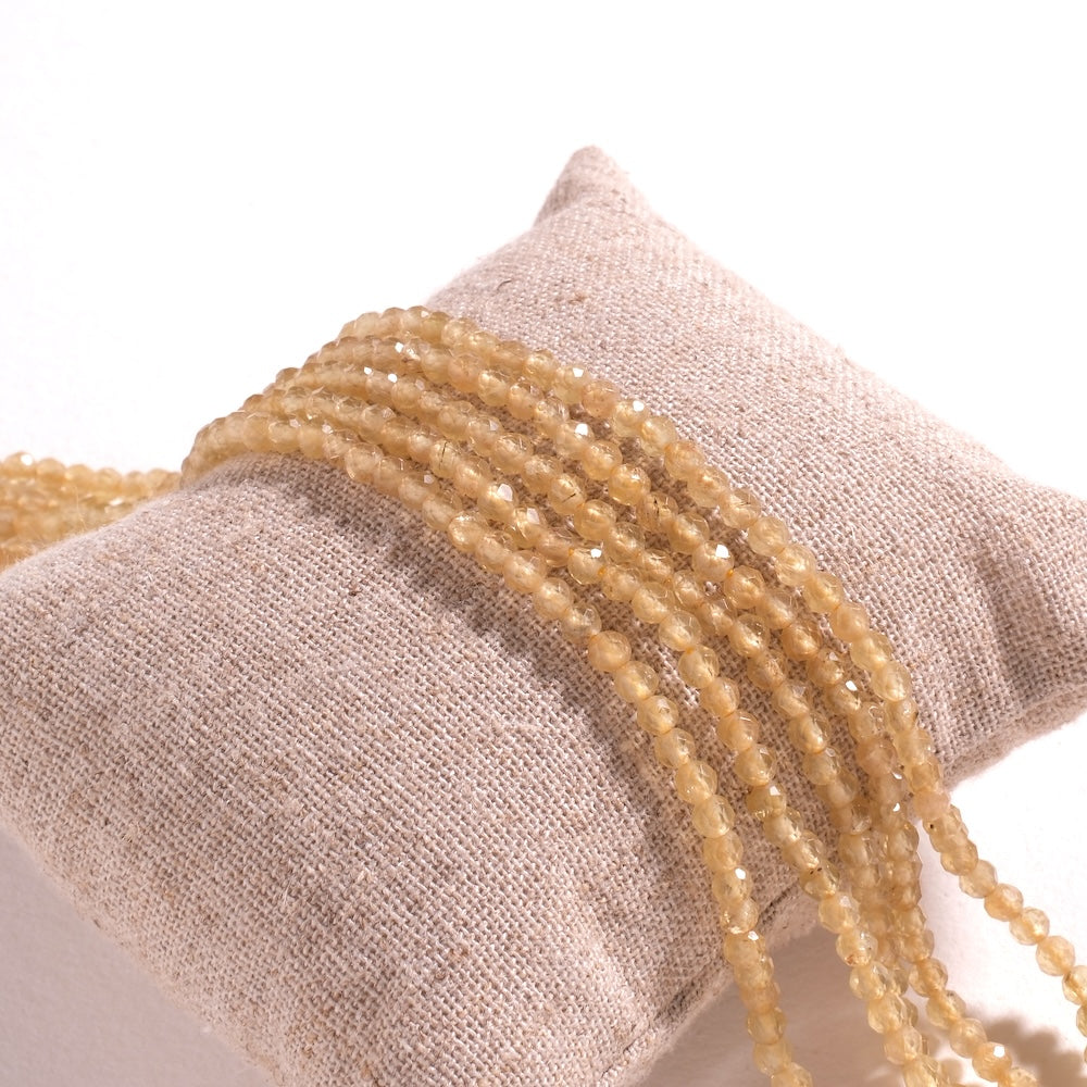 Fil de perles rondes facettées 3 mm en apatite jaune naturelle, 38 cm