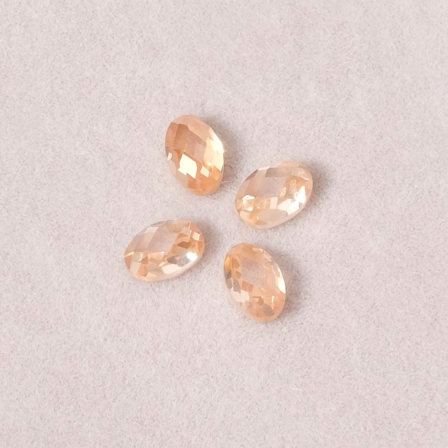 Cabochon Ovale facetté 6 x 4mm Oxyde de Zirconium pêche champagne