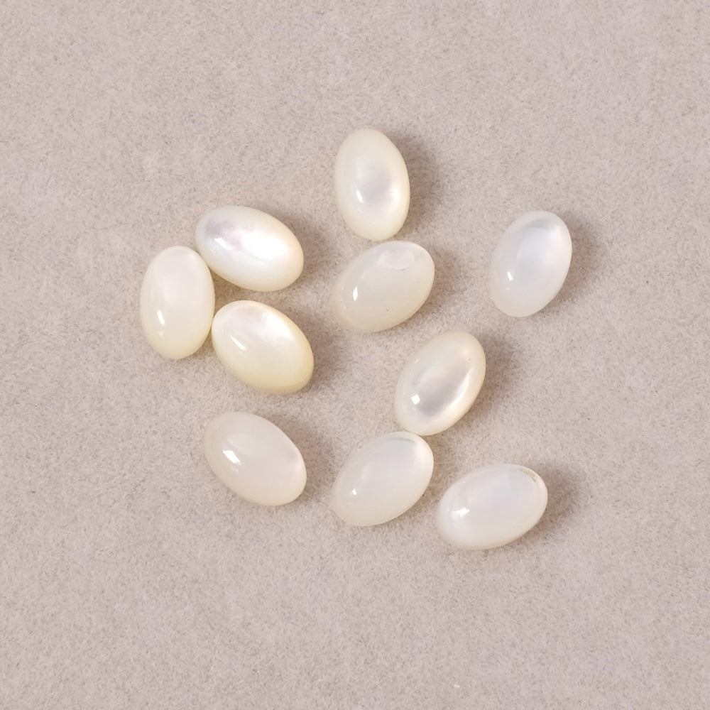 Cabochon en pierre naturelle Ovale 6 x 4mm Nacre