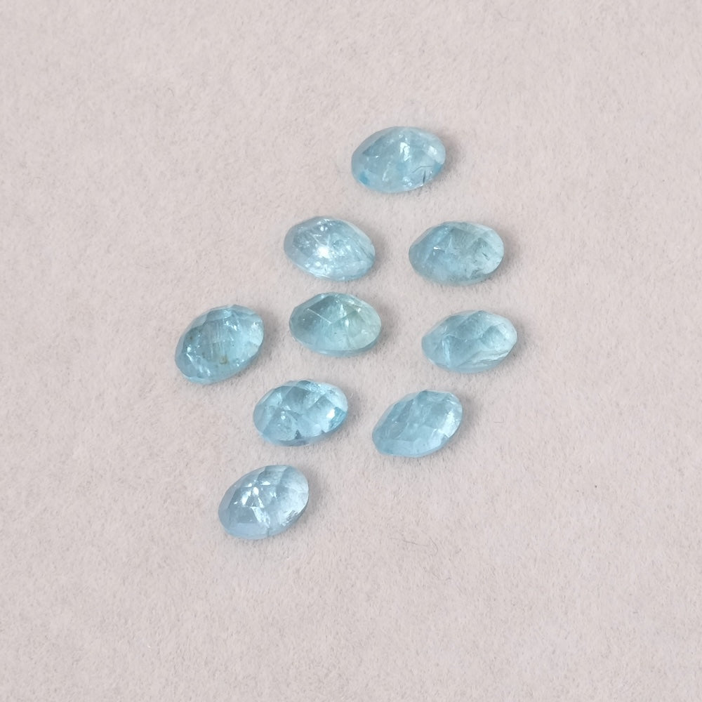 Cabochon en pierre naturelle Ovale facetté 6 x 4mm en Apatite bleue