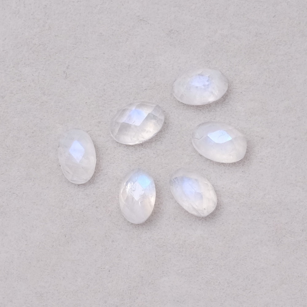 Cabochon en pierre naturelle Ovale facetté 6 x 4mm Pierre de Lune