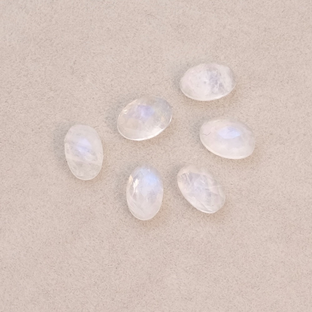 Cabochon en pierre naturelle Ovale facetté 6 x 4mm Pierre de Lune