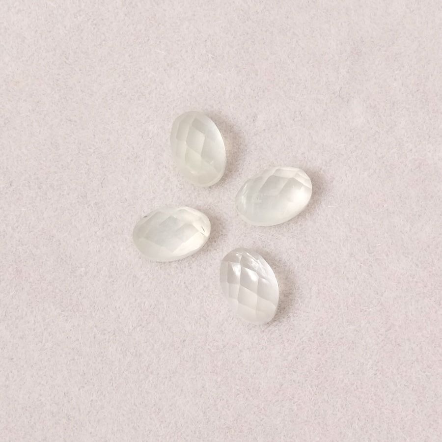 Cabochon en pierre naturelle Ovale facetté 6 x 4mm Préhnite