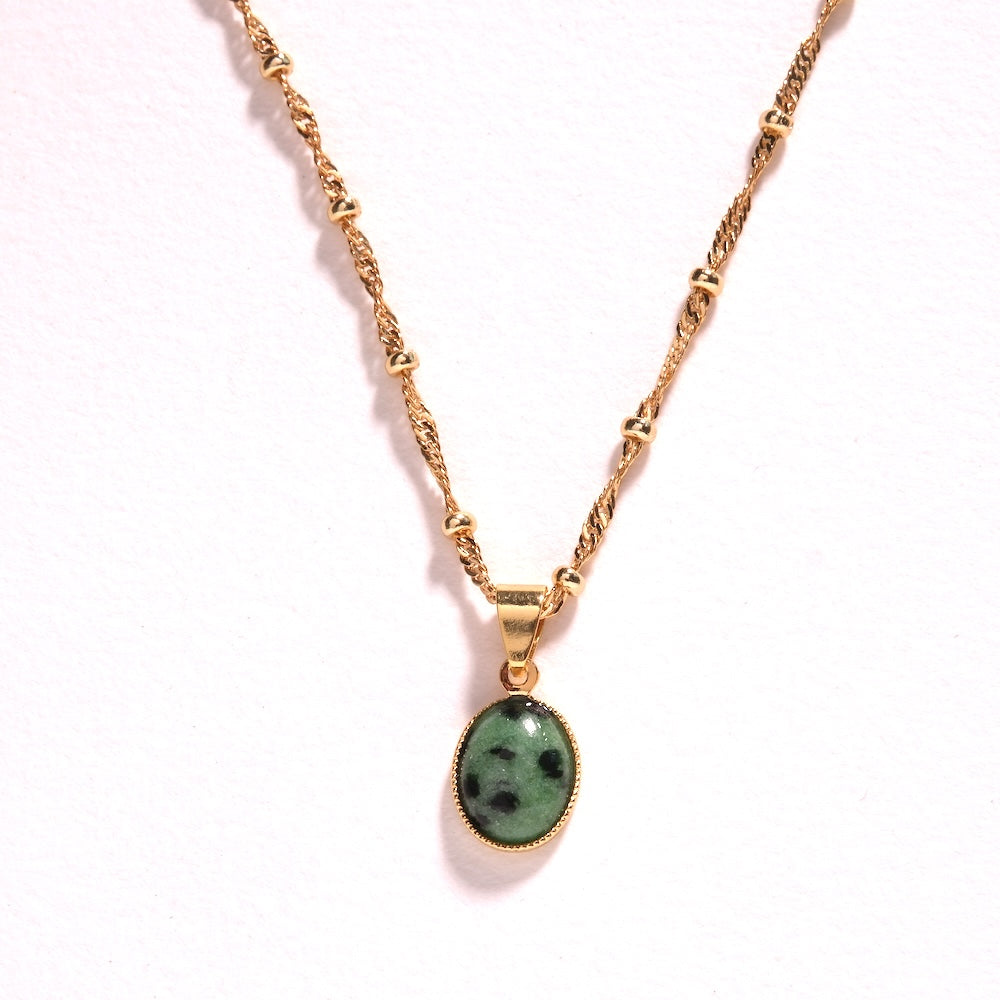 Collier avec pendentif Anyolite doré sur chaîne fine