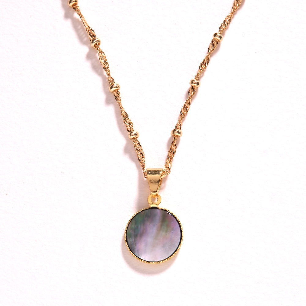 Collier avec pendentif rond Nacre noire doré sur chaîne fine