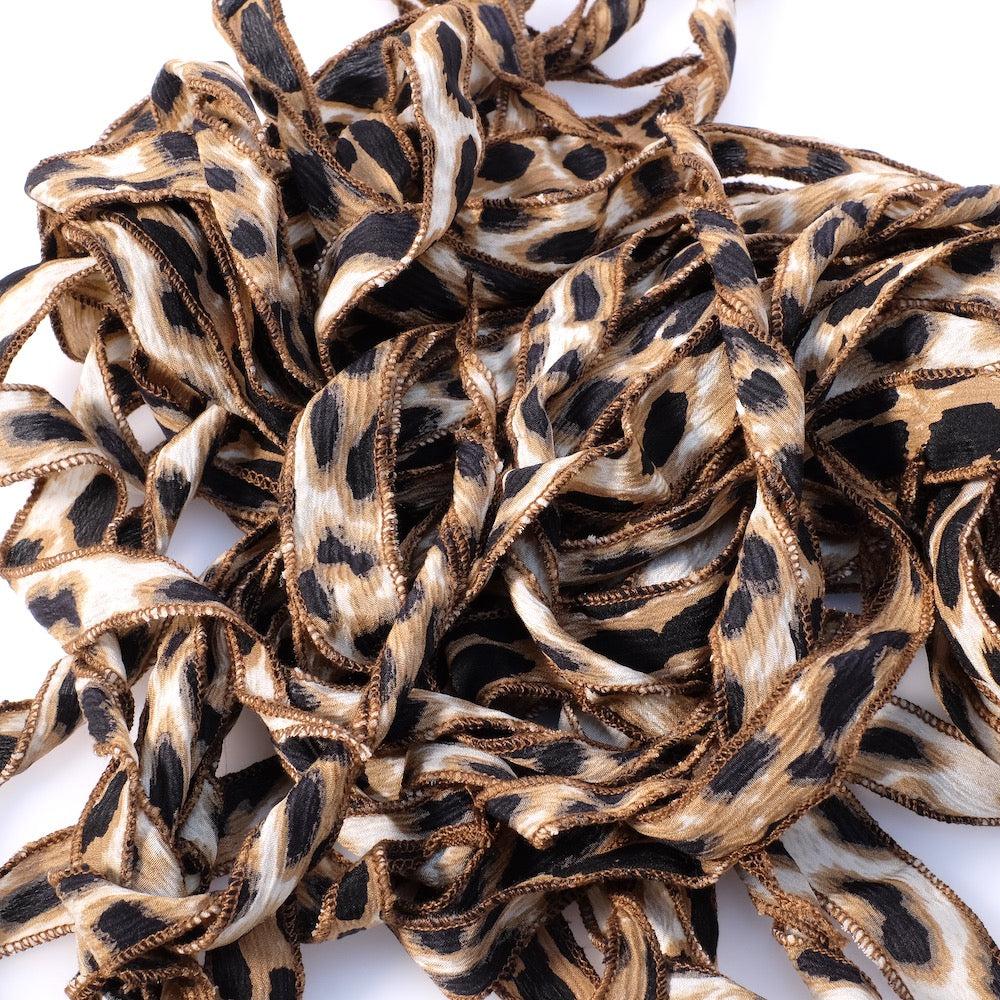 Ruban de soie motif imprimé Léopard couture marron