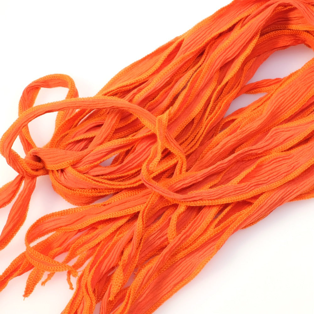 Ruban de soie teint à la main orange