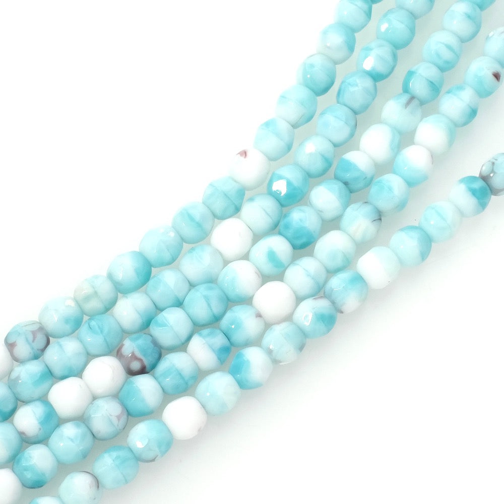 Fil de perles de Bohème rondes facettées 5mm blanc bleu opaque