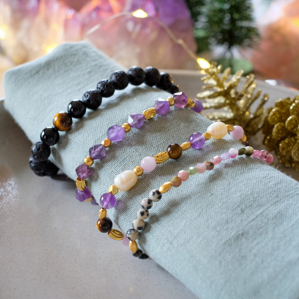 Exemple de création : Bracelets ronds de serviettes en pierres naturelles – tuto Perles Corner