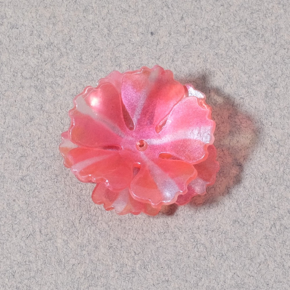 Coupelle Fleur double pétales en acrylique rose rayé nacré