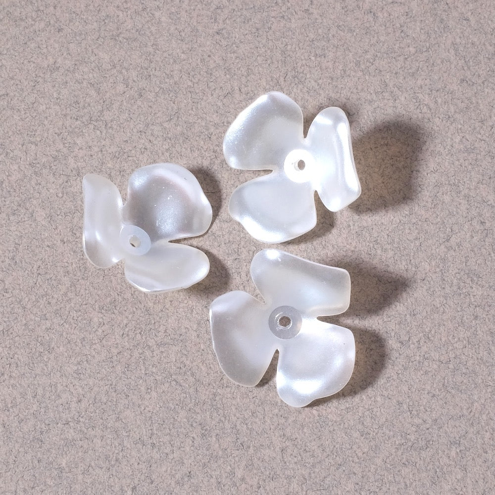 8 Coupelles Fleurs en acrylique blanc nacré