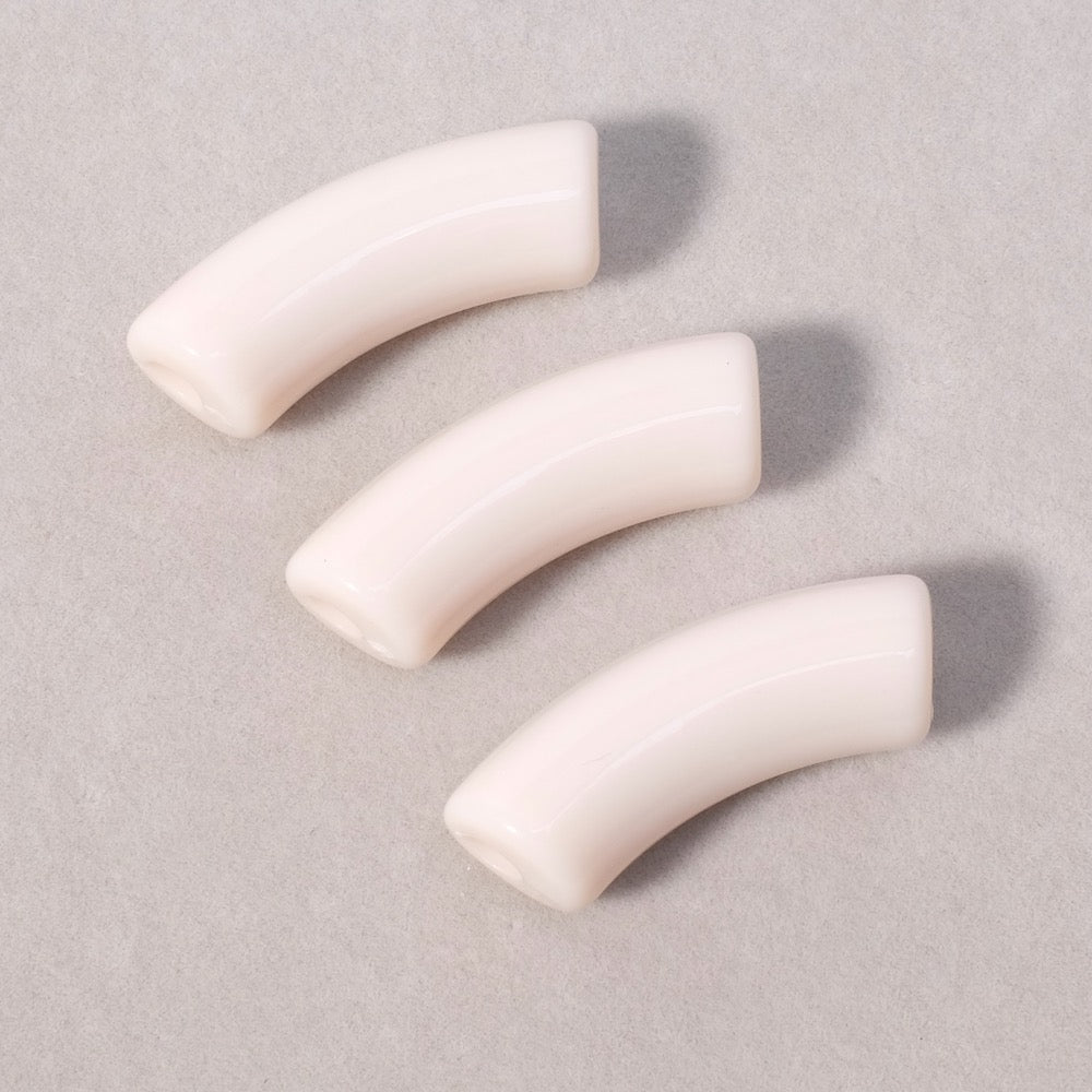 Perle tube courbe incurvée en acrylique Crème opaque