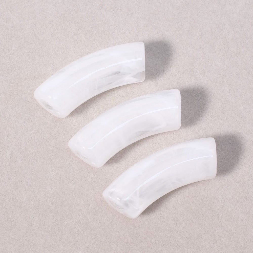Perle tube courbe incurvée en acrylique Blanc marbré