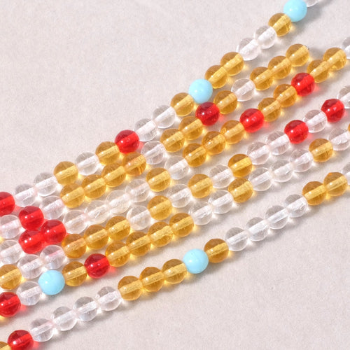 Fil de perles rondes 6mm en verre transparent, jaune, rouge et bleu clair.