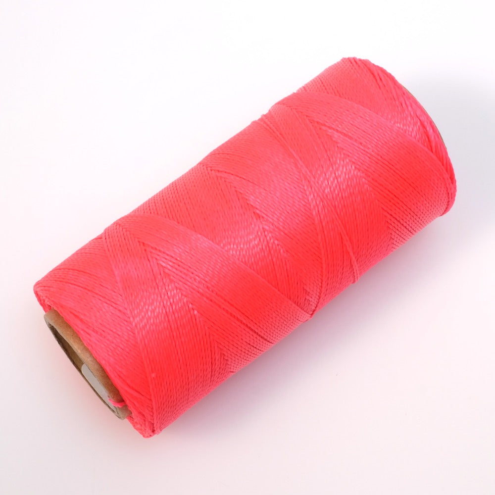 Bobine de fil ciré Linhasita 0,5mm pour micro macramé - Rose Fluo