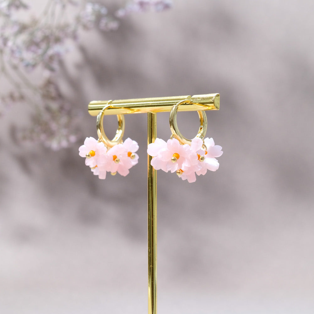 Exemple de création : Boucles d'oreilles créoles Sakura – tuto Perles Corner